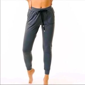 ZYIA Active Unwind Jogger Pants in Gray Size Large